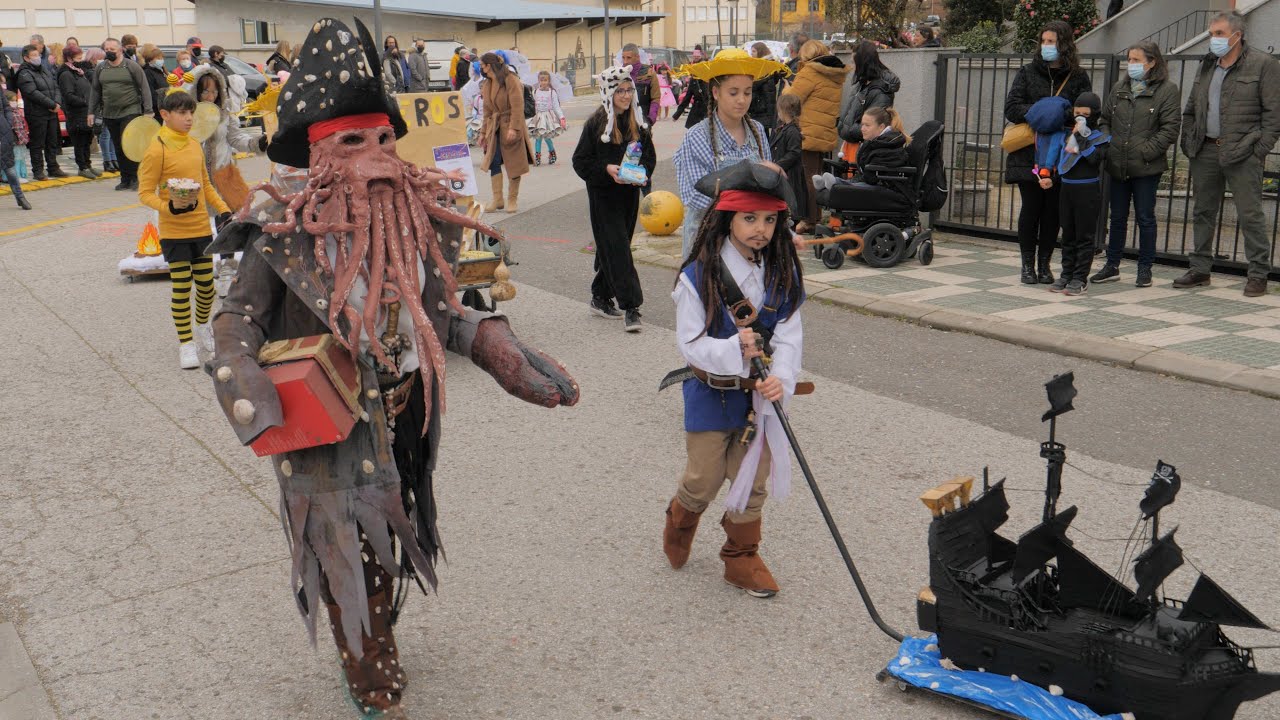 Grupos y parejas de varios puntos del Bierzo participan en el Carnaval de Toreno