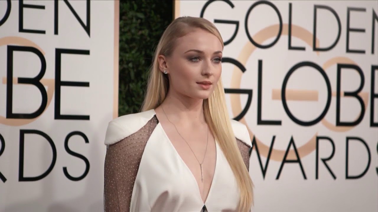 Sophia Turner Fashion - Golden Globes 2017
