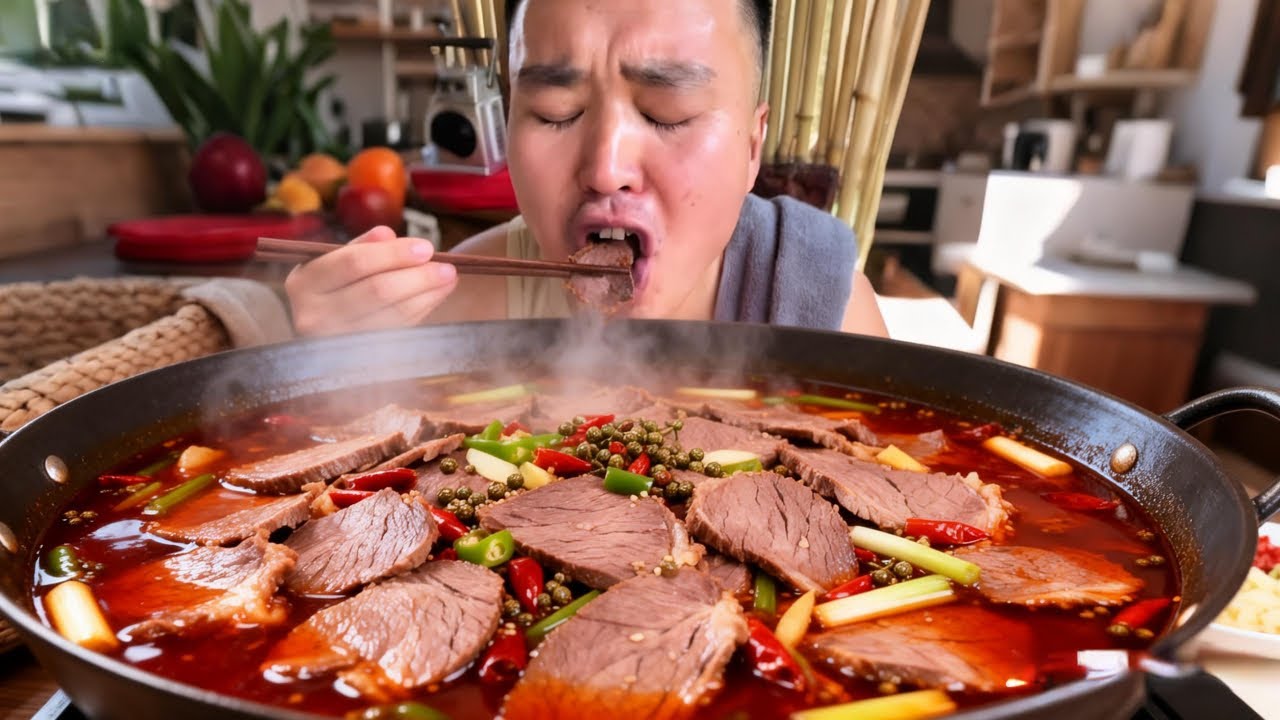 寒冷的冬天全靠这锅牛肉火锅！热气腾腾的，肉嫩汤鲜，吃完浑身暖乎乎的，太满足了！