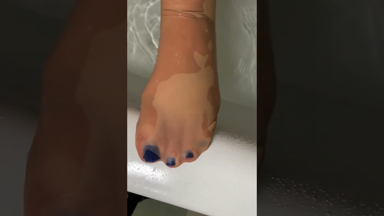 wetlook | wet pantyhose | shower