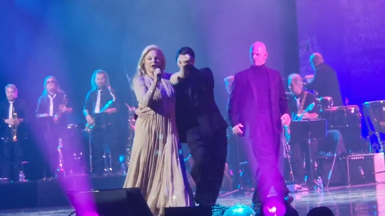 Adieux de Sylvie Vartan au Palais des Congrès: ouverture seconde partie