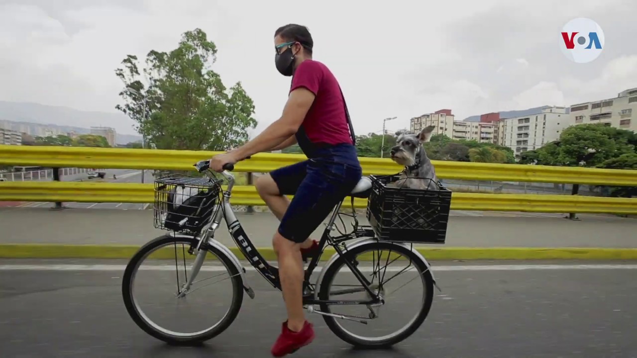 Bicicletas ganan popularidad en Caracas a causa de la escasez de gasolina