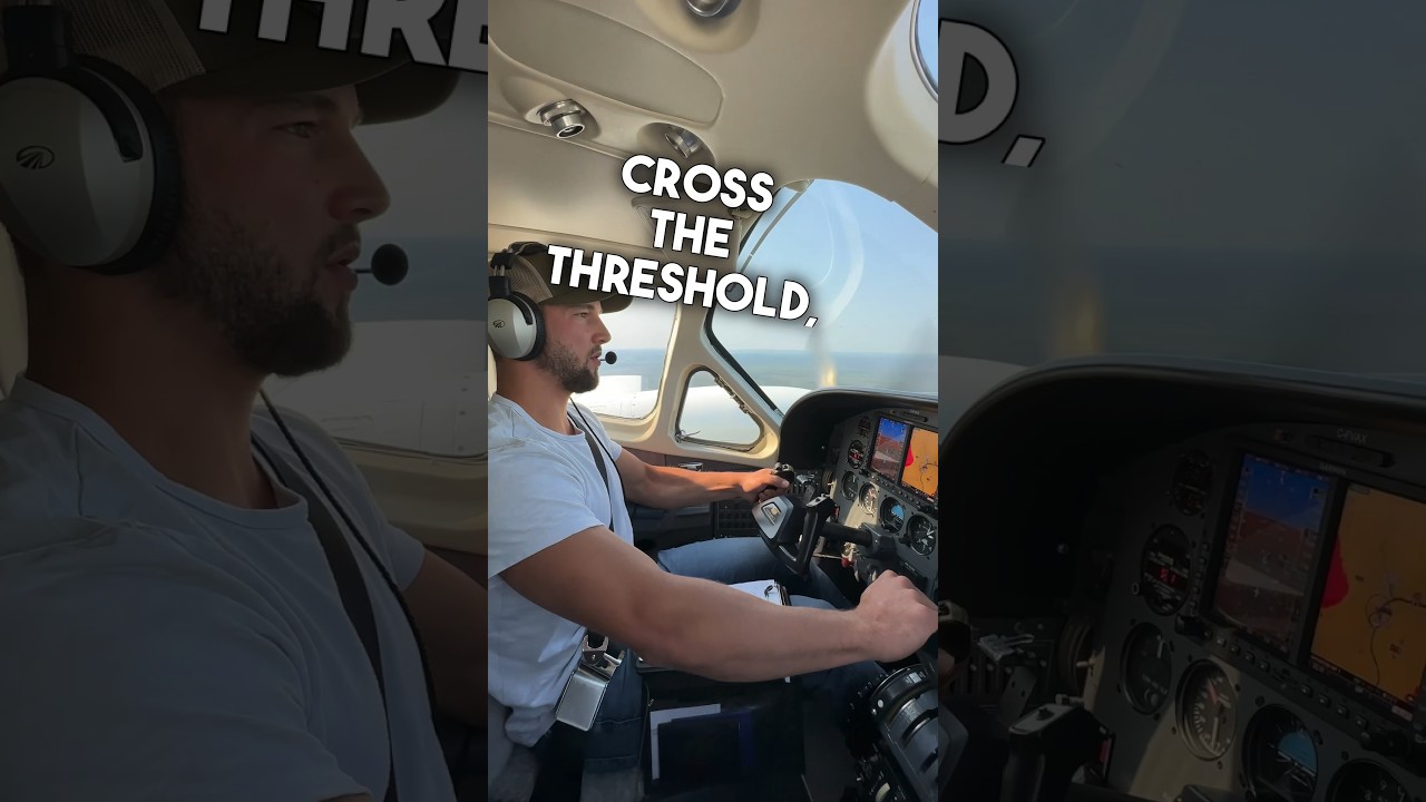 👨&zwj;✈️ HOW TO LAND AN AIRPLANE! Much easier than you think! With lots of practice of course! ✈️