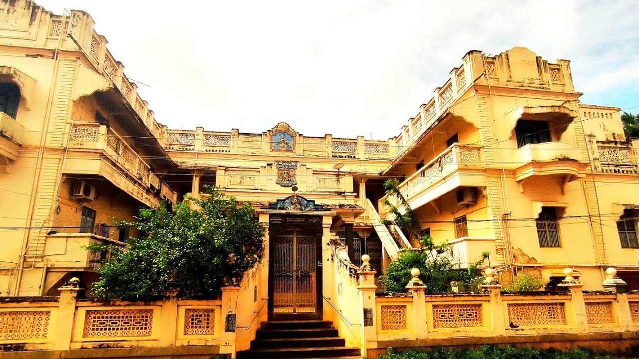 ஆயிரம் ஐன்னல் வீடு - 1000 Jannal Veedu karaikudi | Karaikudi Billion Dollar House | Home tour vlogs