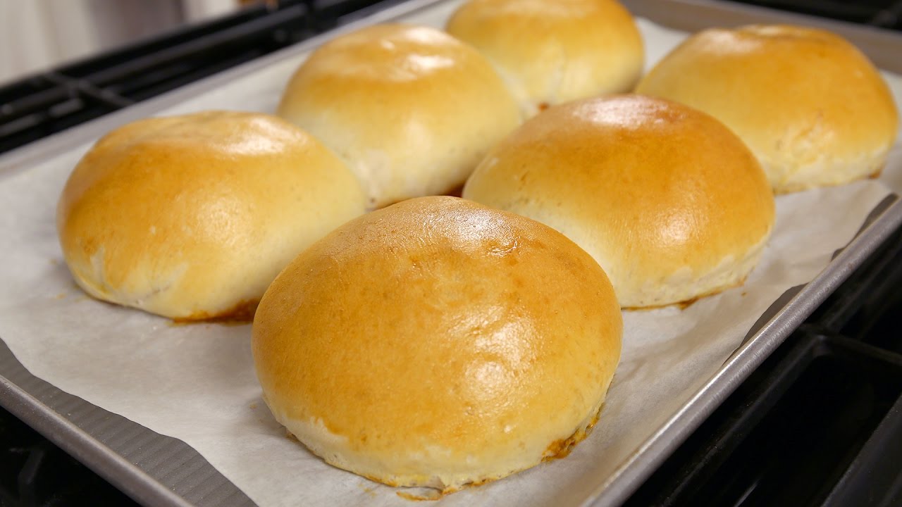 Kimchi Pork Buns (Kimchi-ppang: 김치빵)