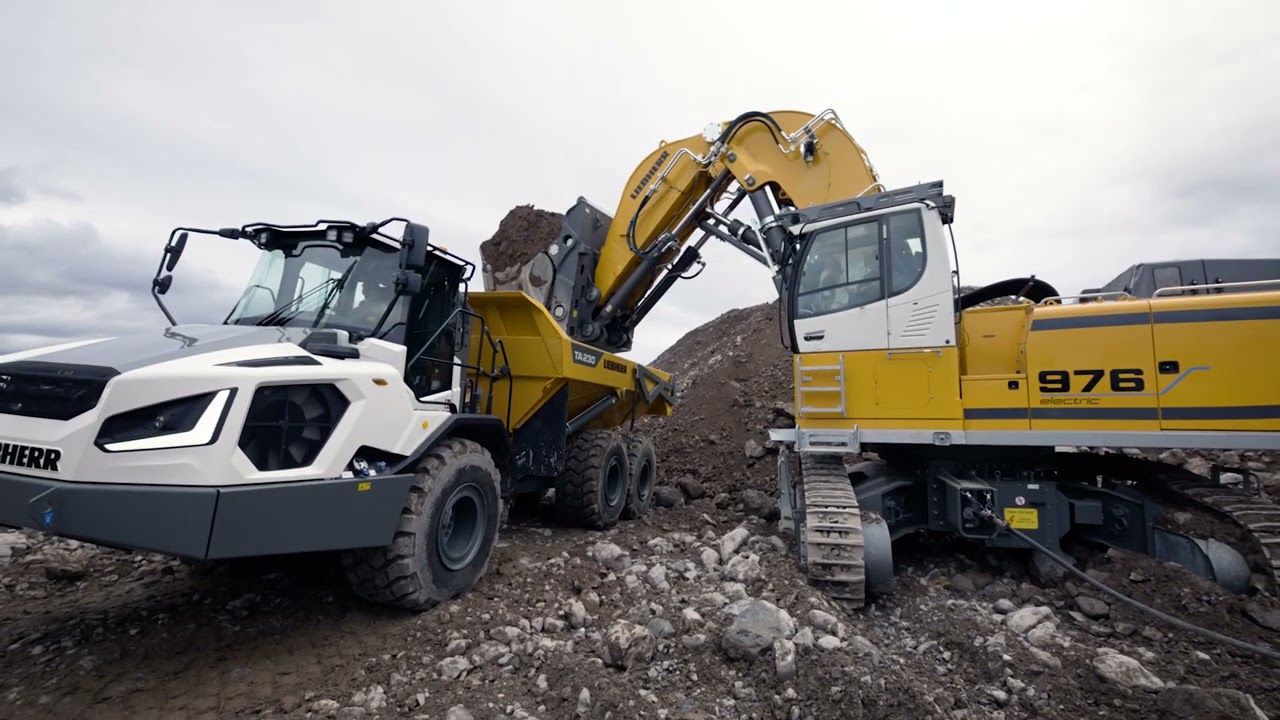 Liebherr &ndash; The new electric crawler excavator Liebherr R 976-E