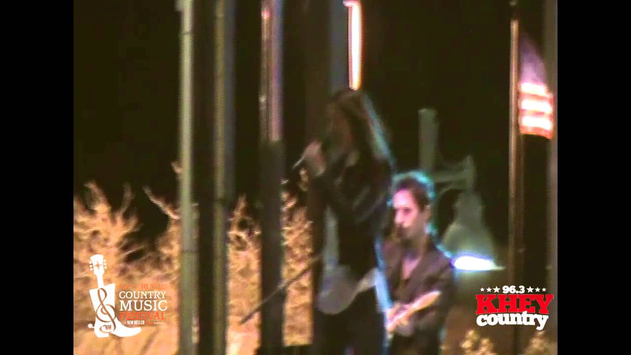 Cassadee Pope - Everybody Sings