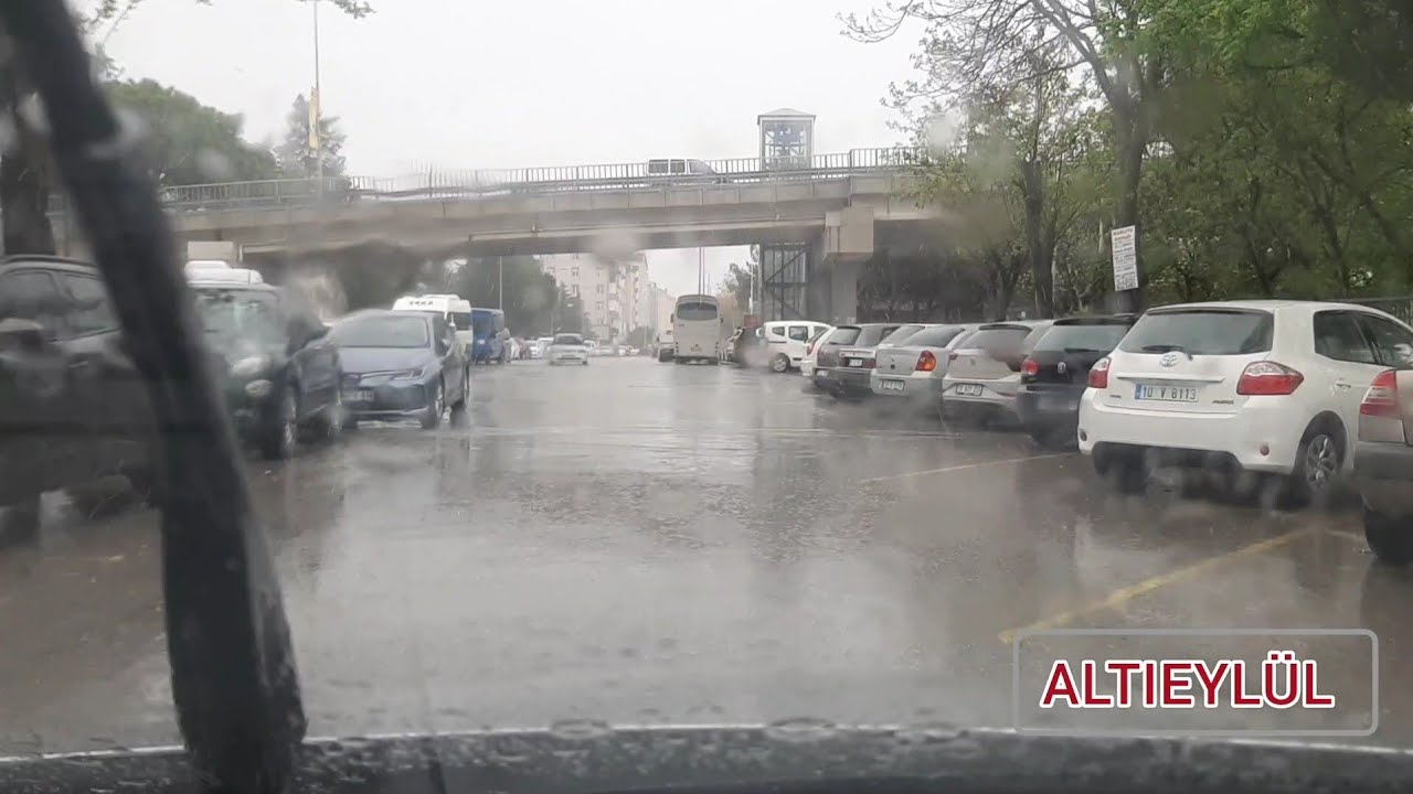 YAĞMURDA BALIKESİR ALTIEYLÜL DEN BİR BÖLÜM.