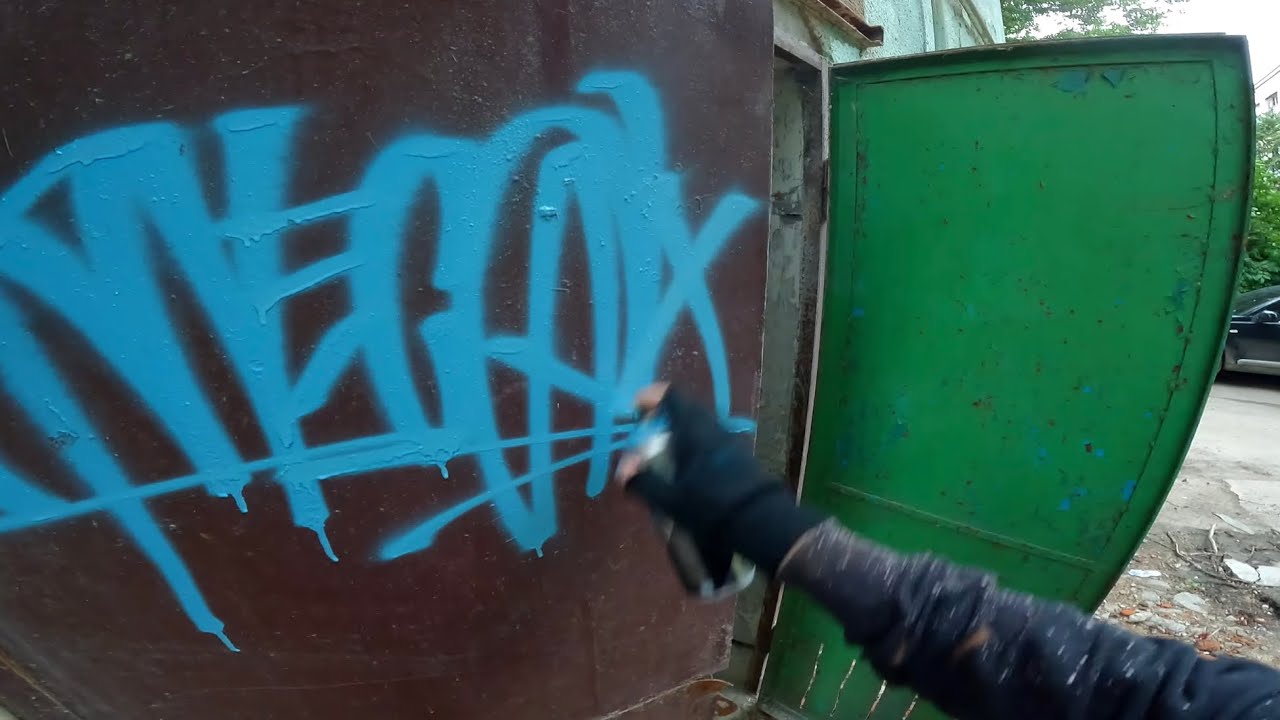 Noisy RoofTop Graffiti . Classic Forms with Needle Cap BackLine . + Tagging on the Streets .