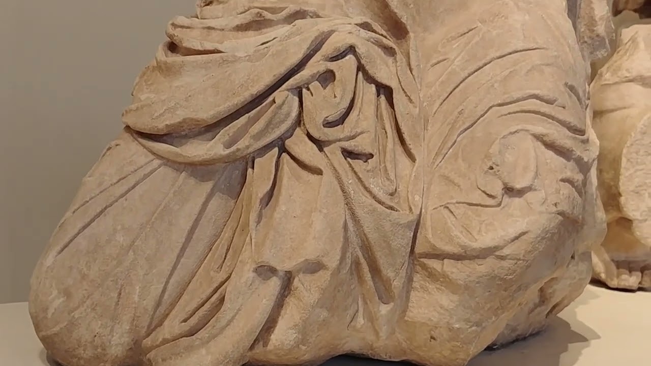 Du drapé dans les musées d'Athènes