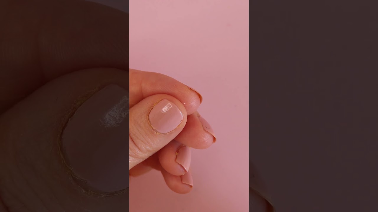 Enfiler un fil sur une aiguille facilement !
