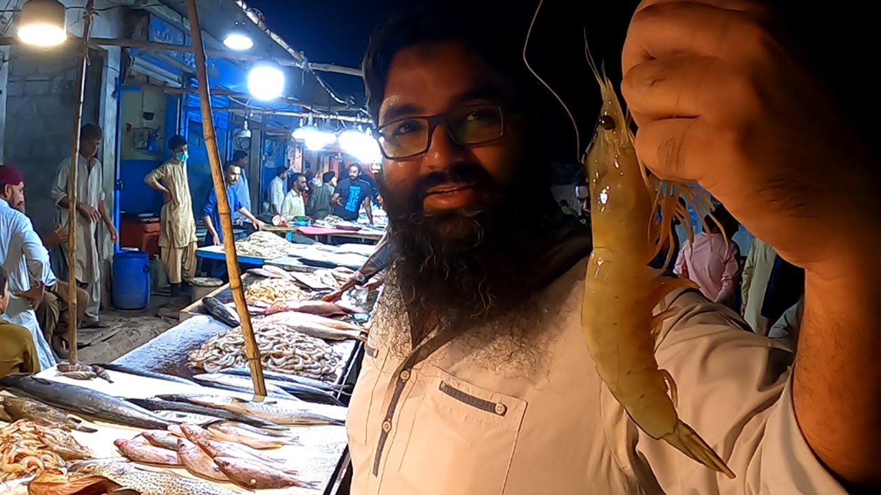 Enjoying Sea Food at Rashid Bangali Kemari