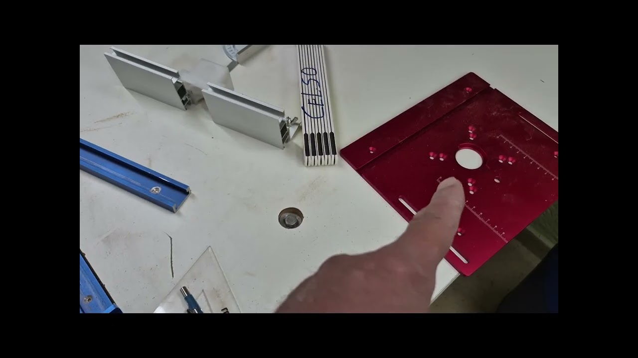 Instalação de Tupia laminadora invertida com placa de inserção