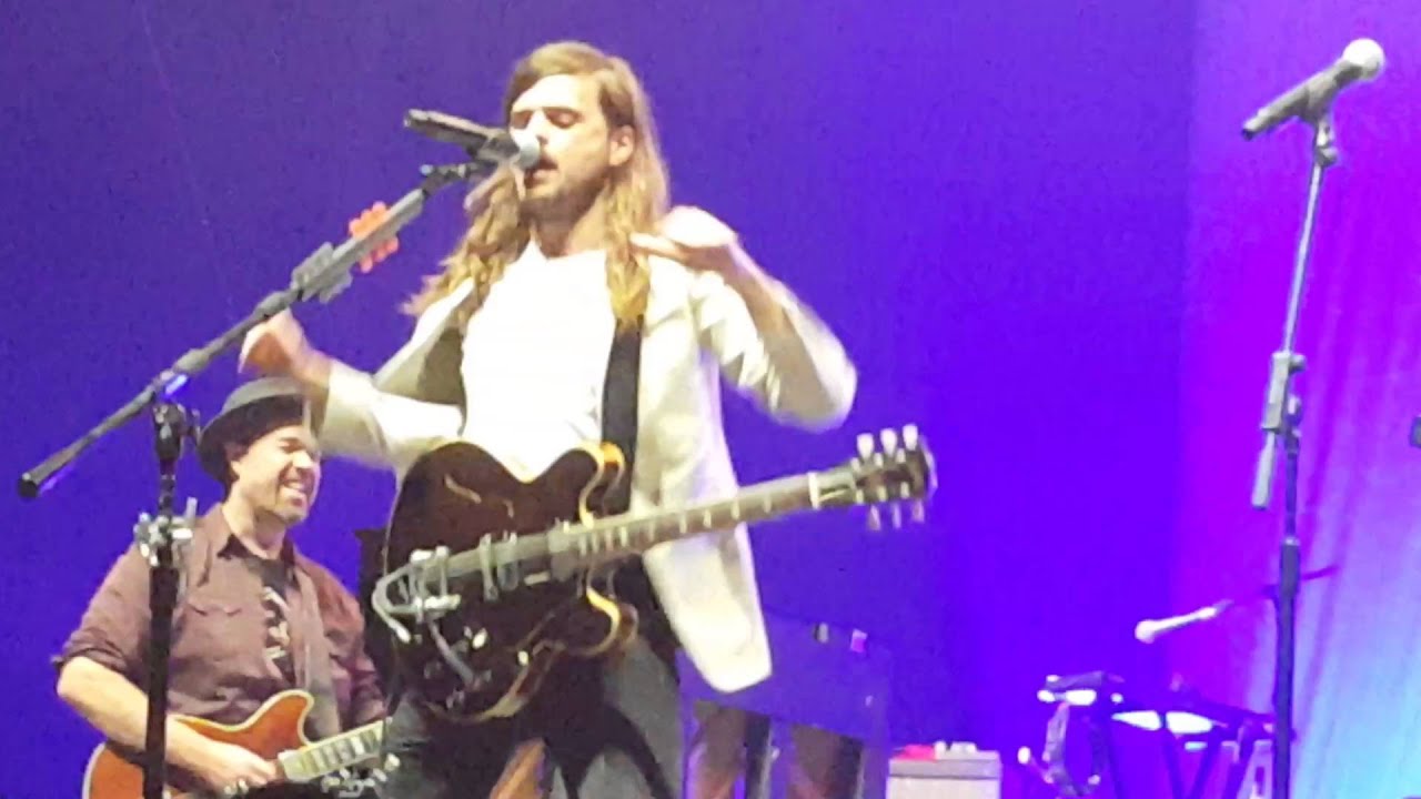 Okeechobeefest 2016 Mumford and Sons Winston Marshall Shook Me All Night