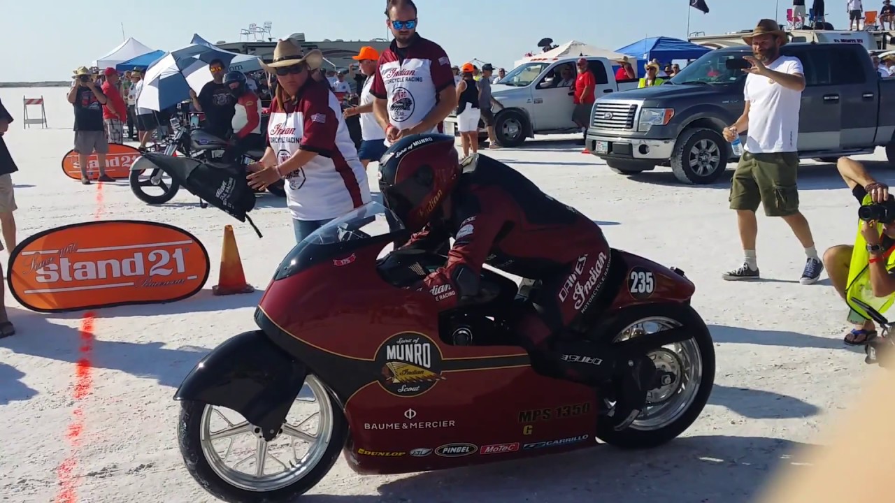 Lee Munro off the line on Bonneville Salt Flats Long Course