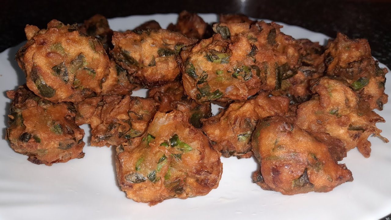 மொறு மொறுன்னு கோதுமை கீரை போண்டா||Wheat greens bonda ||Wheat snacks recipe in tamil ||Wheat snacks 😋