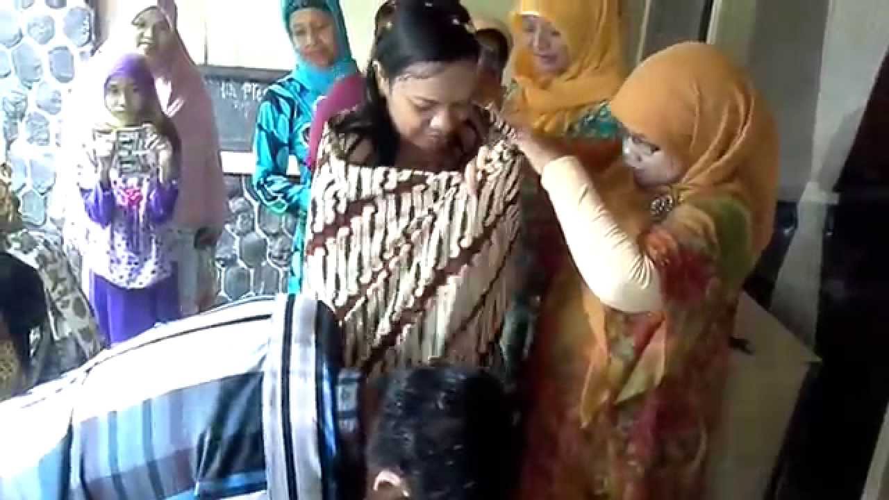 Siraman (tujuh bulan neneng)