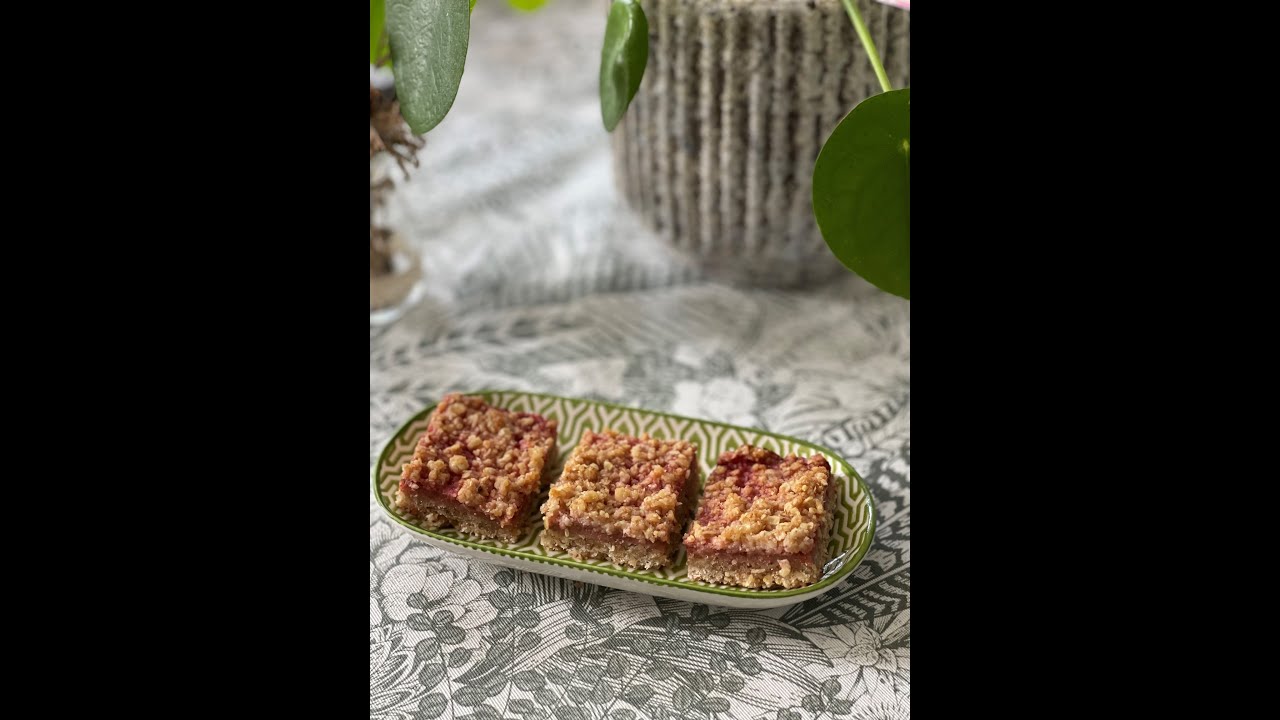 Carrés tendres fraise-rhubarbe - Thermomix et Cookidoo - Recette de printemps