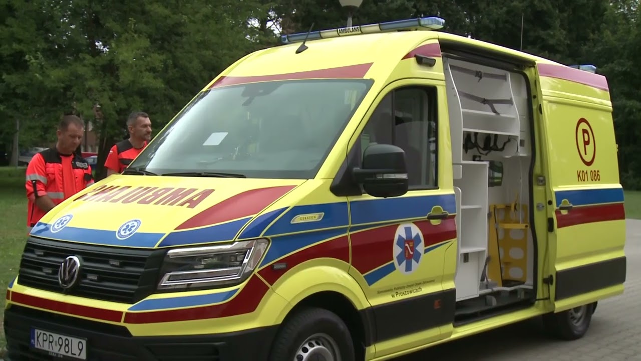 Szpital w Proszowicach otrzymał nowy ambulans