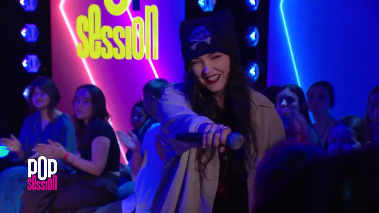 Hoshi chante "Amour Censure" et "Mauvais Rêve" en Pop Session (live)