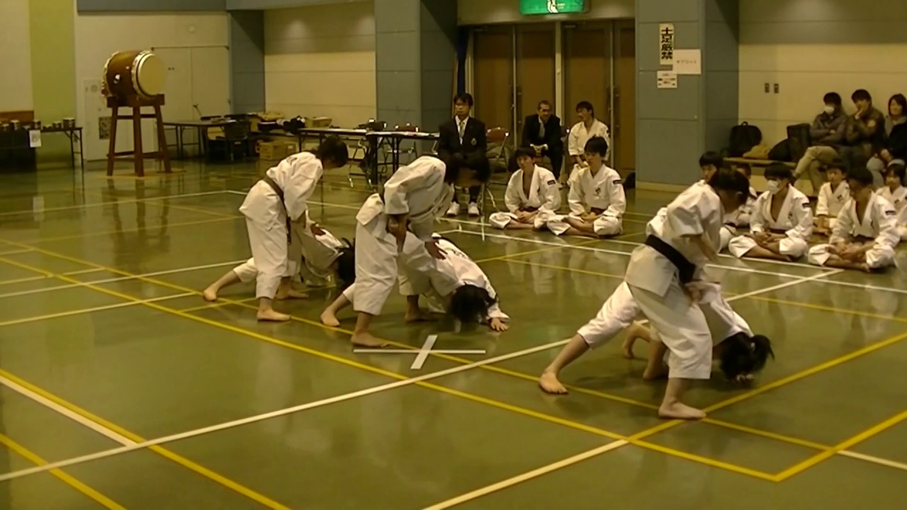 Shorinji Kempo (JAPAN) Young Girls Group Embu