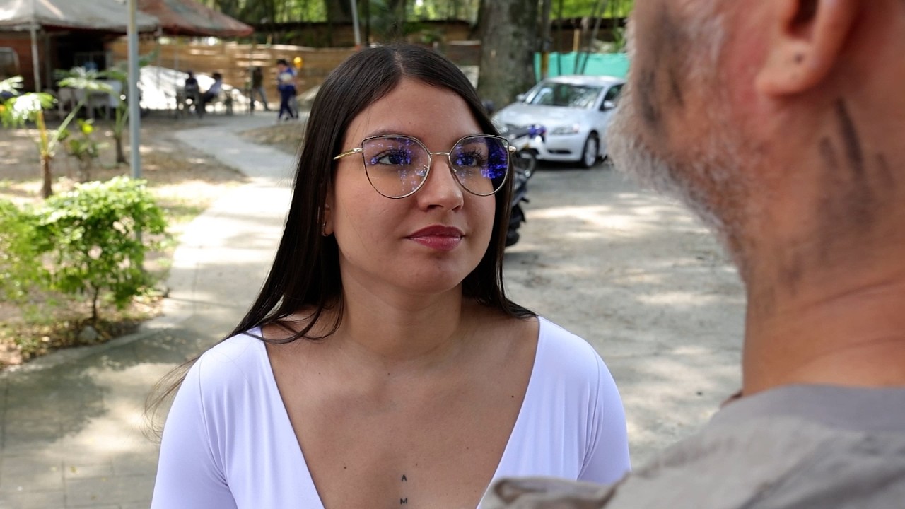 Le ayudo a recuperar su empresa y a vida le agradeció de buena manera. | 🎞 Secretos de Vida