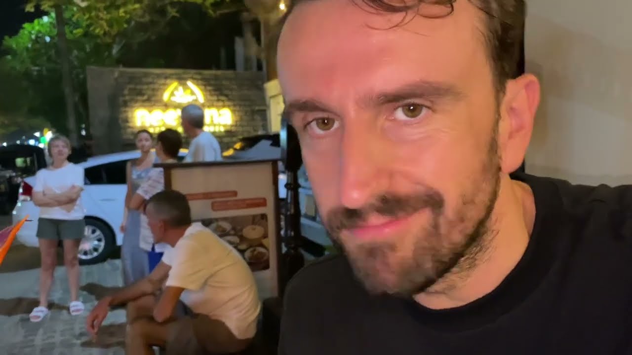 7 -  Daily Vlog: Buddhism, Carpe Diem, and Getting Ice Cream in Hikkaduwa Sri Lanka