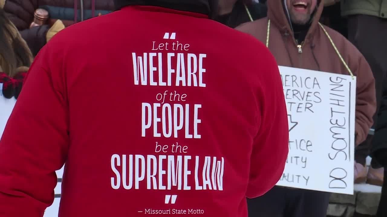 Hundreds take to downtown KCMO streets protesting ICE operations