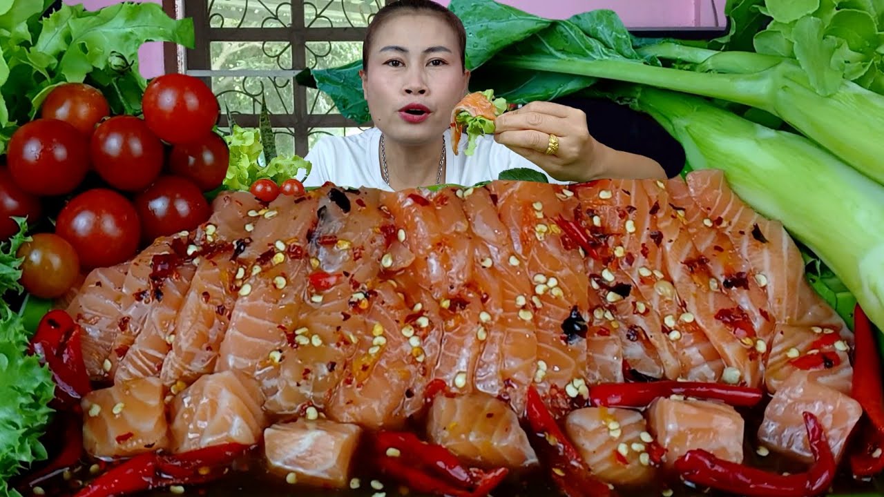 แซลมอนแช่น้ำปลาร้าซีฟู๊ดเผ็ดนัวต้นคะน้าหวานกรอบแซ่บคักจ้า|28 กุมภาพันธ์  2026