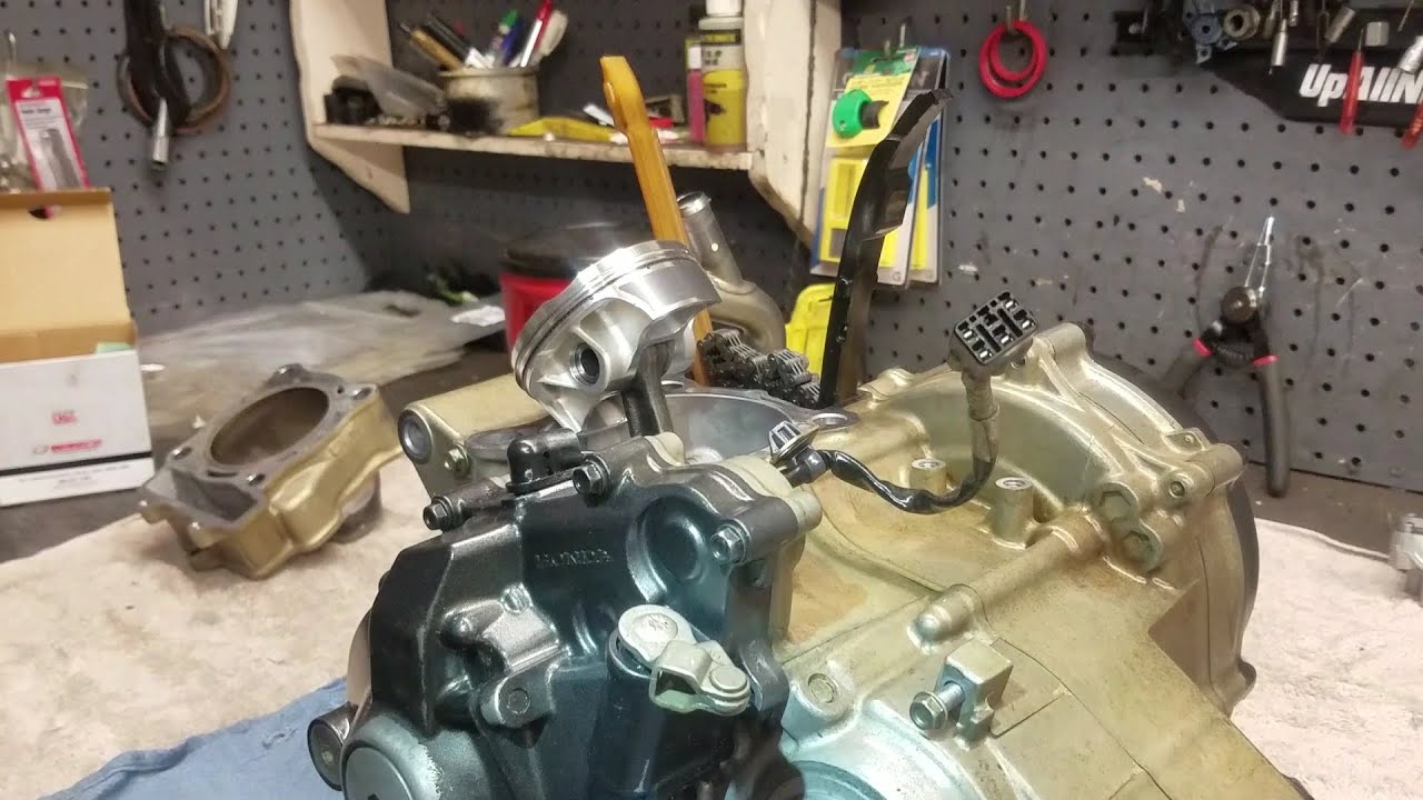 1:11 CRF250R Full Motor Rebuild 2018-2025 (Part 2). New crank and piston on this Honda engine.