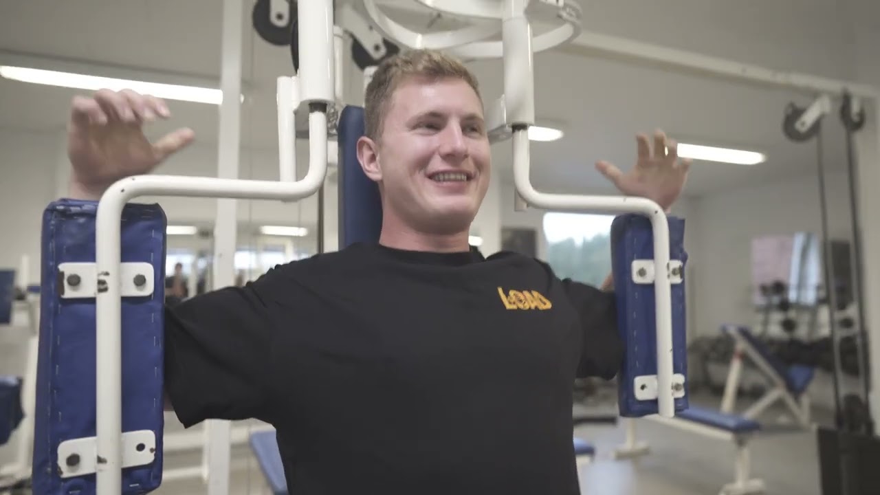 LOAD Træner Old School Upper Træning i Aalborgs ÆLDSTE Gym l Nordjysk Helsestudio 🟧