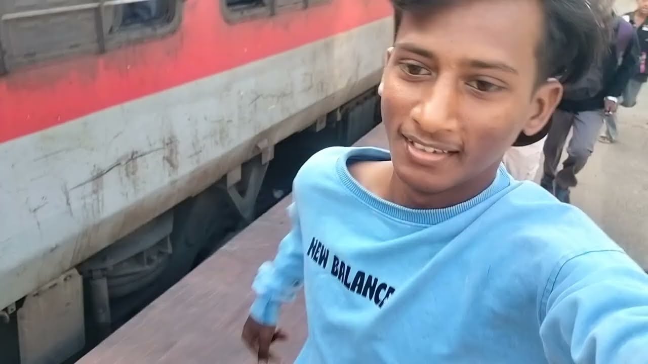 Do bhai jaa rahe hai karela 😳 thoda ghumenge aur kam karenge 😎 🌏