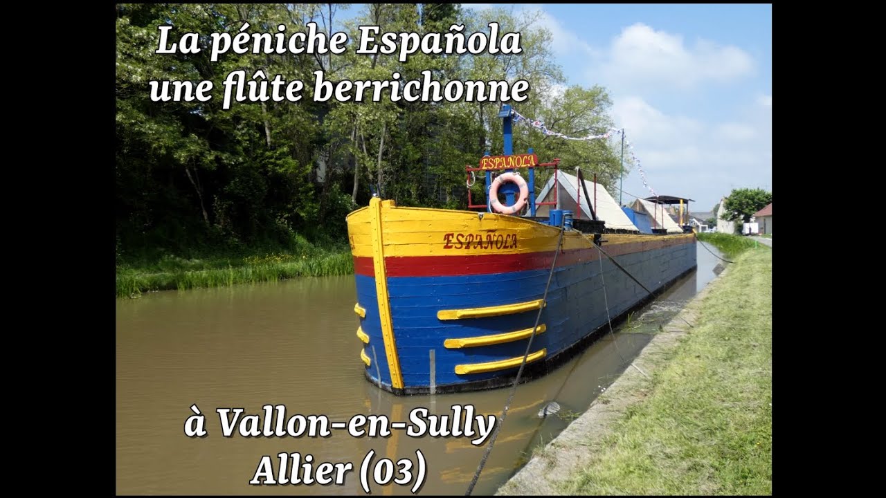 La péniche Española une flûte berrichonne à Vallon en Sully 03190 Allier (03)
