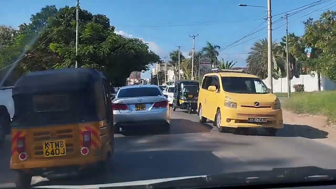 ROAD DRIVE ALONG NYALI LINKS ROAD MOMBASA #kenya #mombasa #viral #indianocean #nyali #new #roadtrip