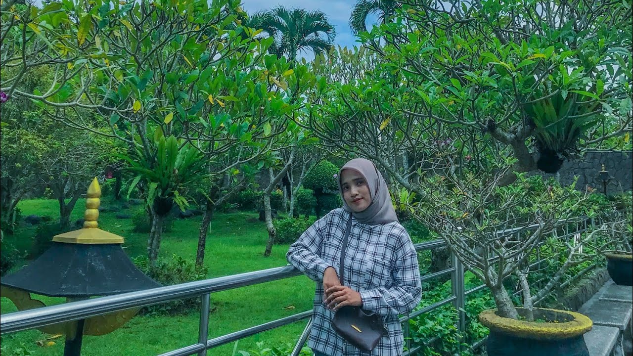 The Tomb Of Bung Karno (Makam Bung Karno) 