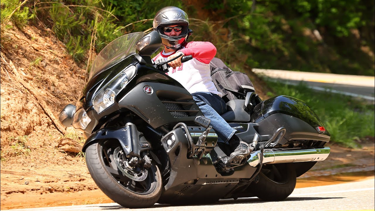 Pristine 2014 Honda Goldwing F6B with 25+ accessories - Review