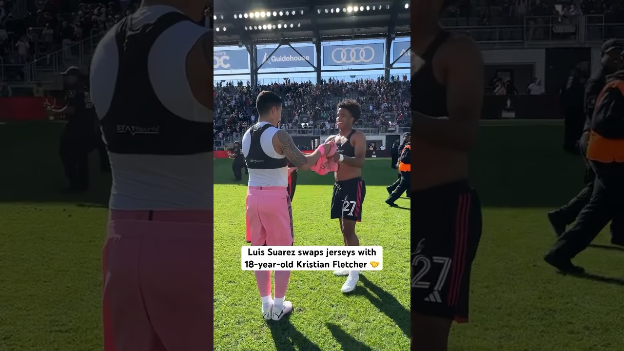 Luis Suarez swaps jerseys with 18-year-old Kristian Fletcher 🤝 #shorts #luissuarez #soccer