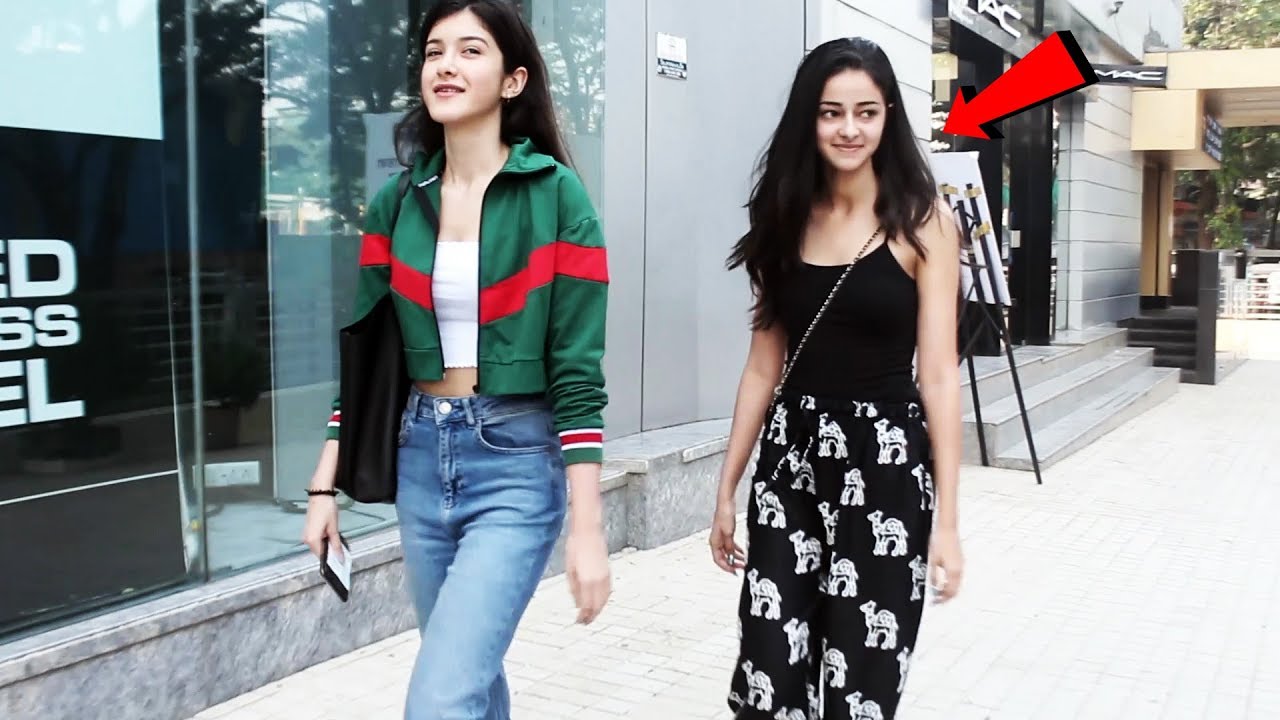 Ananya Panday & Shanaya Kapoor Spotted At Juhu PVR