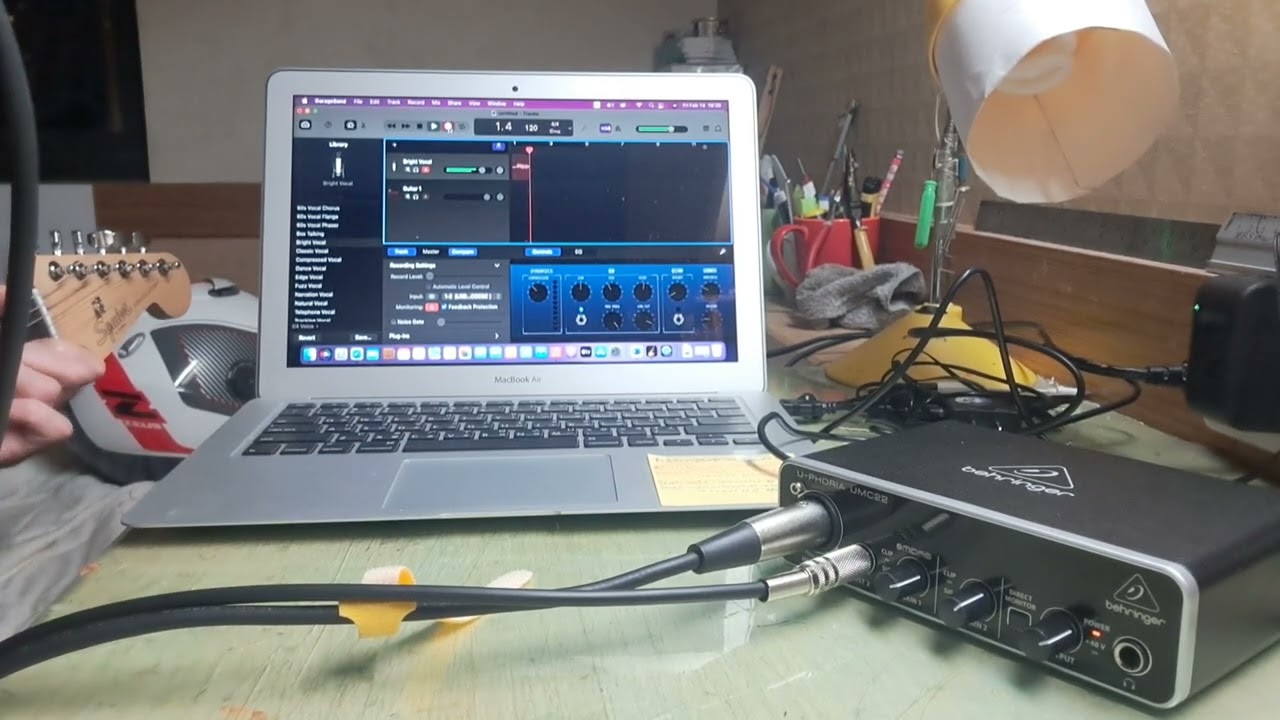 How to record mic and guitar in the U-Phoria UMC22