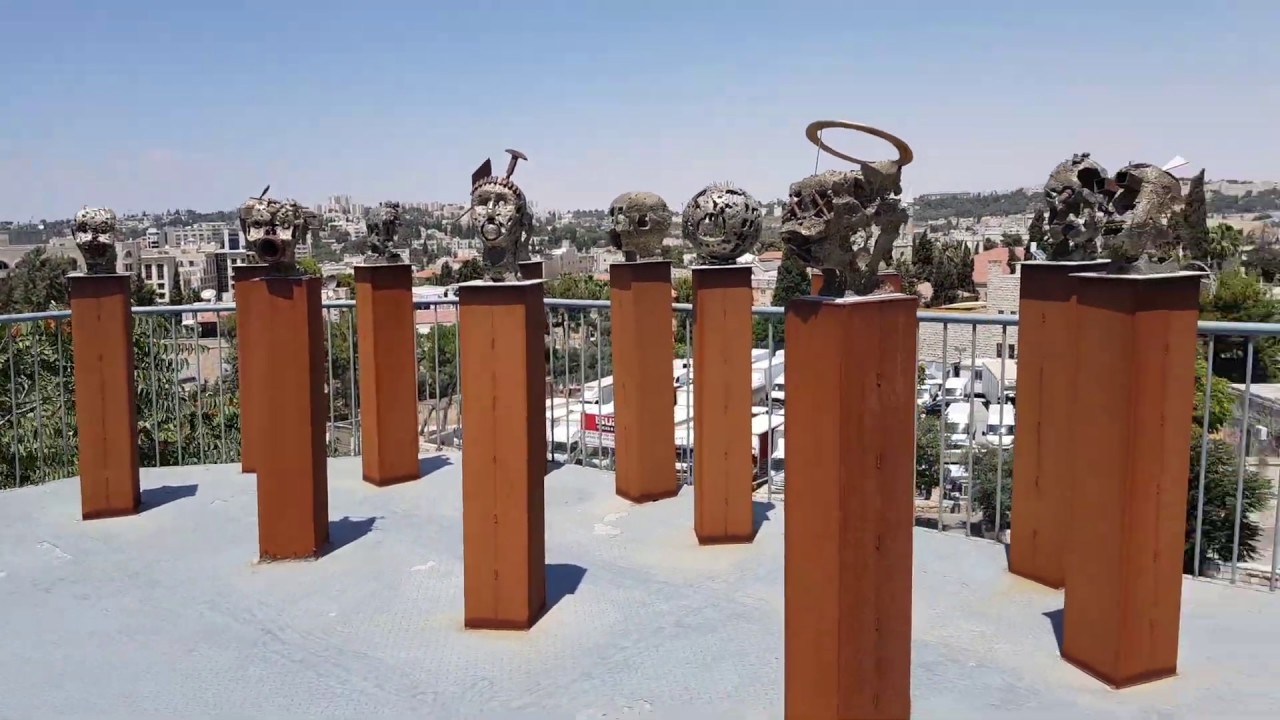 הגבול בין ישראל לירדן בירושלים עד שנת 1967 (שער מנדלבאום או מעבר מנדלבאום). תצפית מגג מוזיאן על התפר