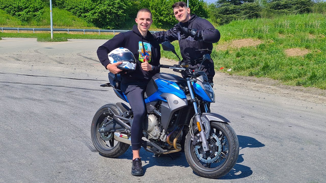 IMPE ME UČI DA VOZIM NJEGOV MOTOR! (prvi put na motoru)