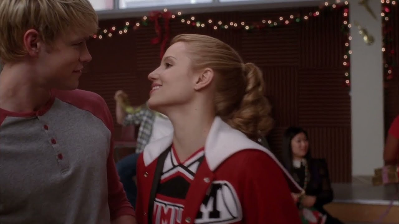Glee - Full Performance of "The Most Wonderful Day of the Year" // 2x10