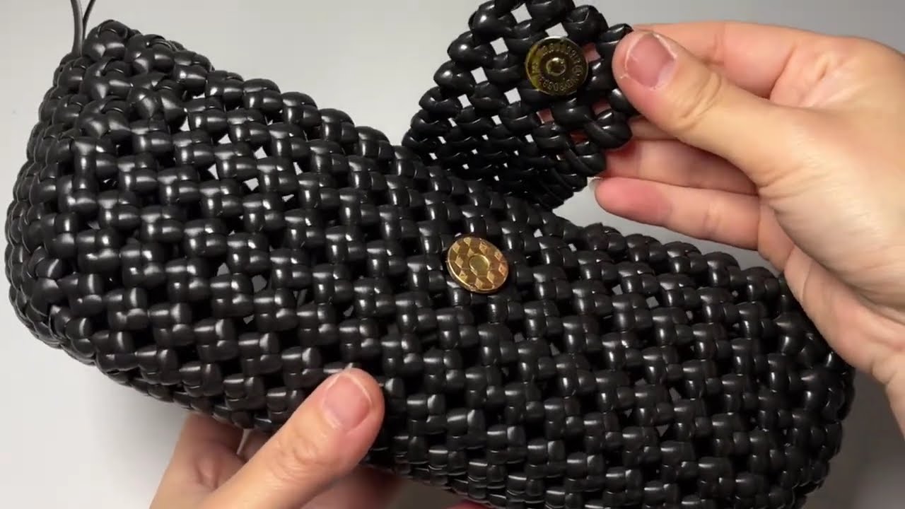🌿👜 Installing a Magnetic Snap on a Handwoven Plastic Wire Bag 