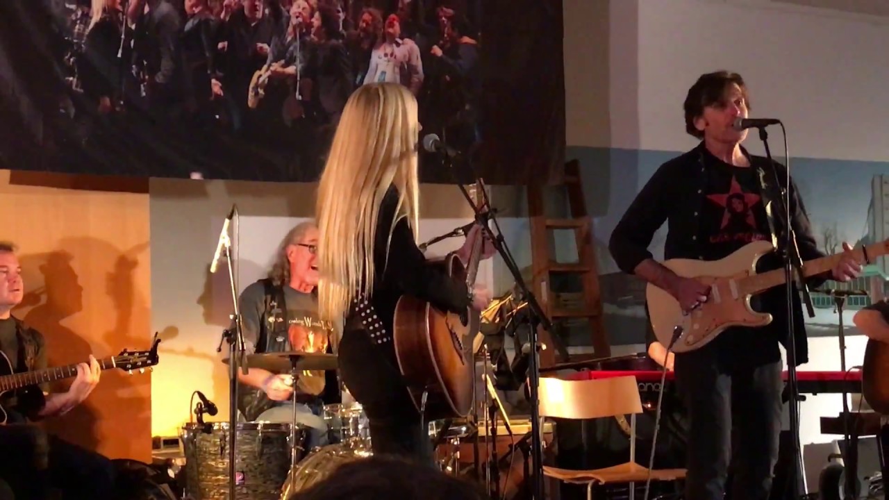 Eric Bazilian & Nilla Nielsen - One Of Us