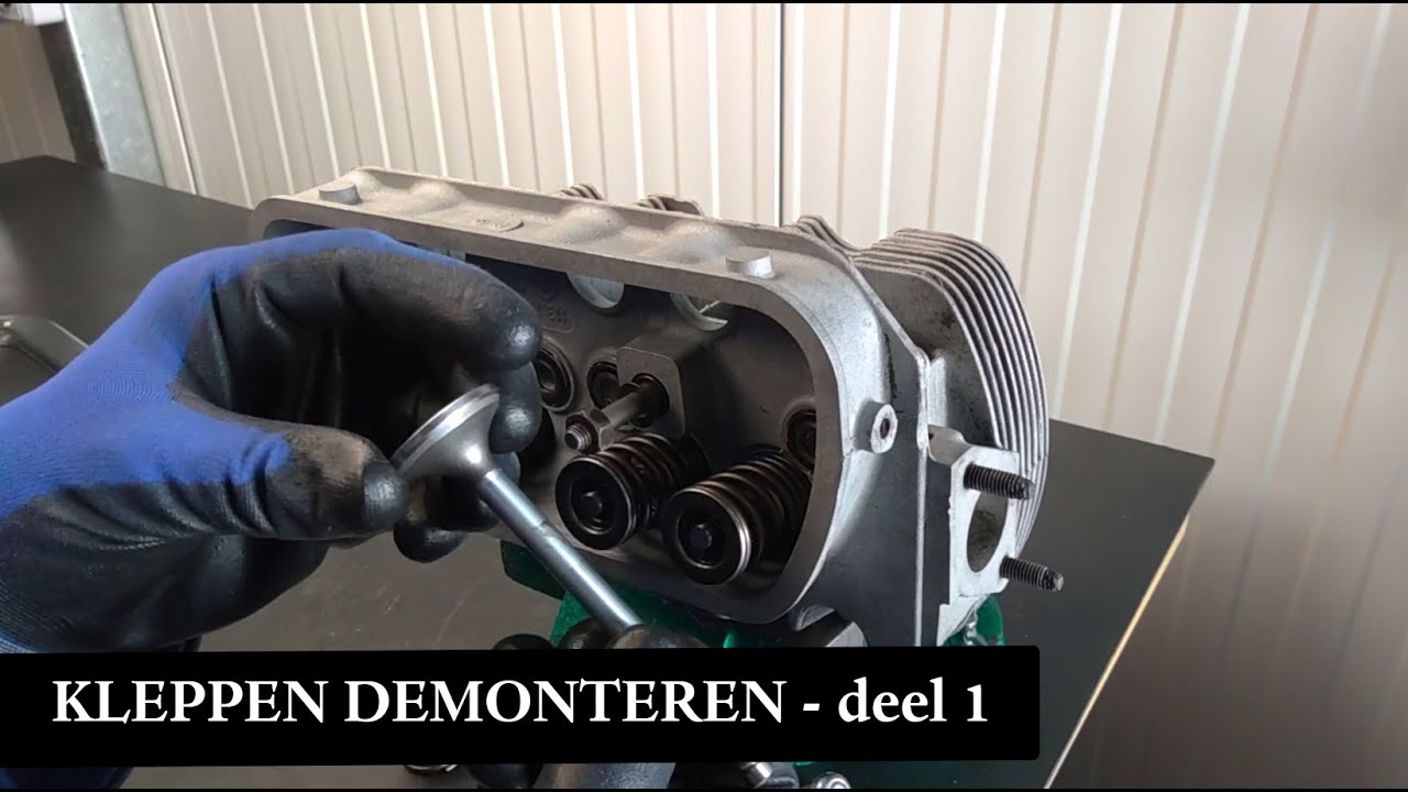 16 Motorrevisie - kleppen en klepveren demonteren (deel 1)