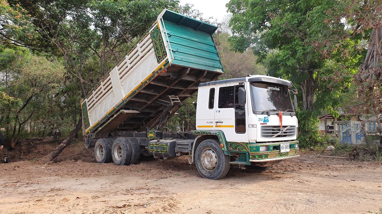 รถสิบล้อดั้มดินรัวๆงานที่ ลำปลายมาศ Dump truck