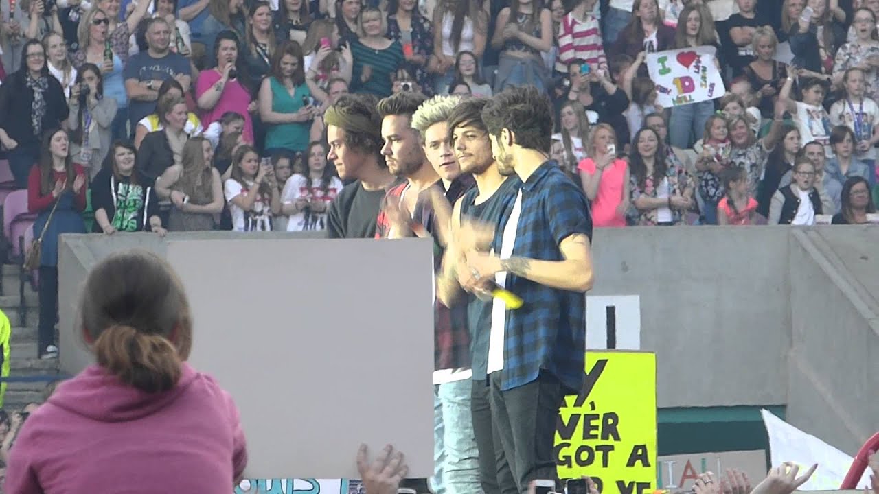 7. One Direction in Edinburgh - WWAT - Live While We're Young