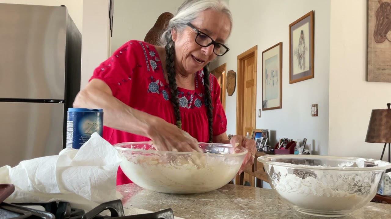 Lorraine Lopez makes Biscochitos