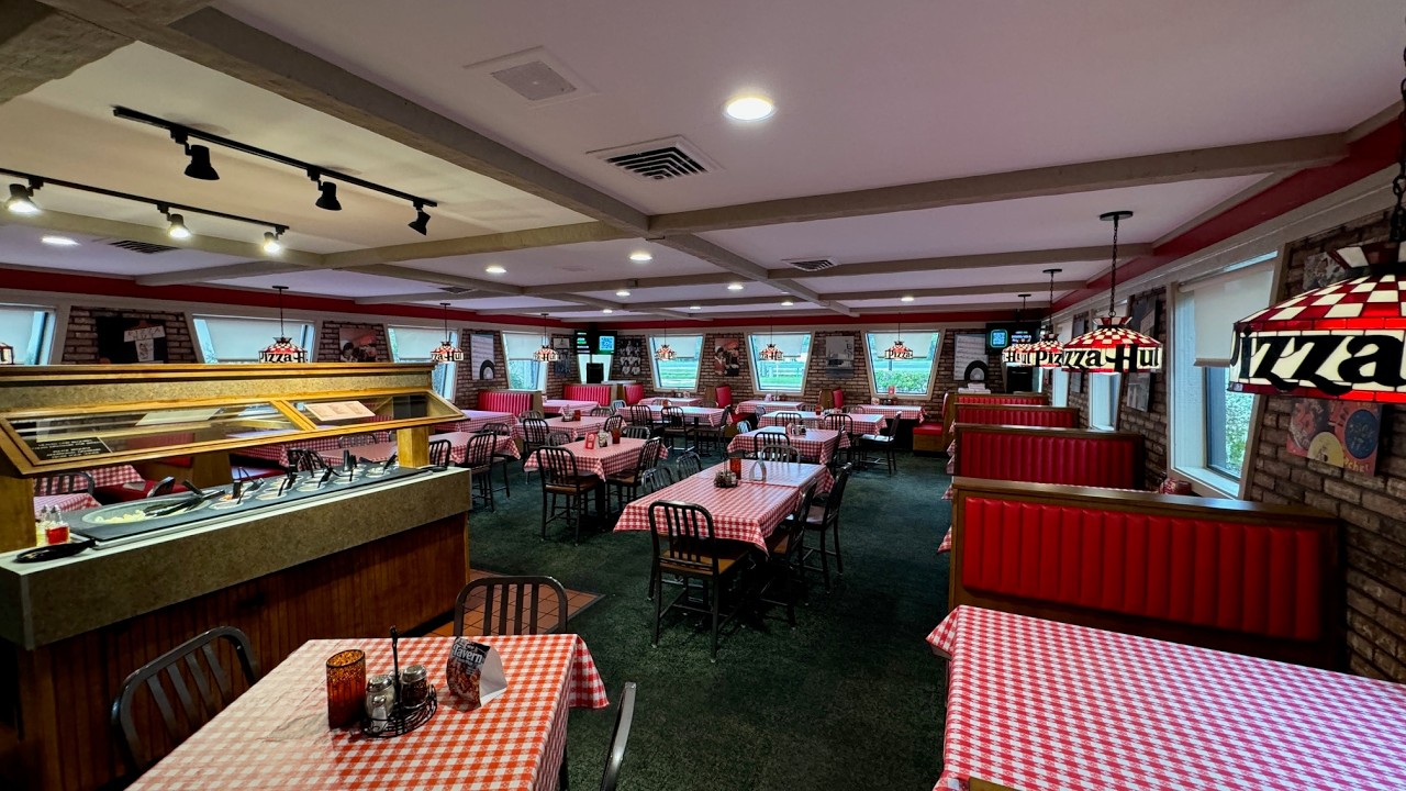 Pizza Hut Classic: Going Back In Time With Florida's Only Retro Location