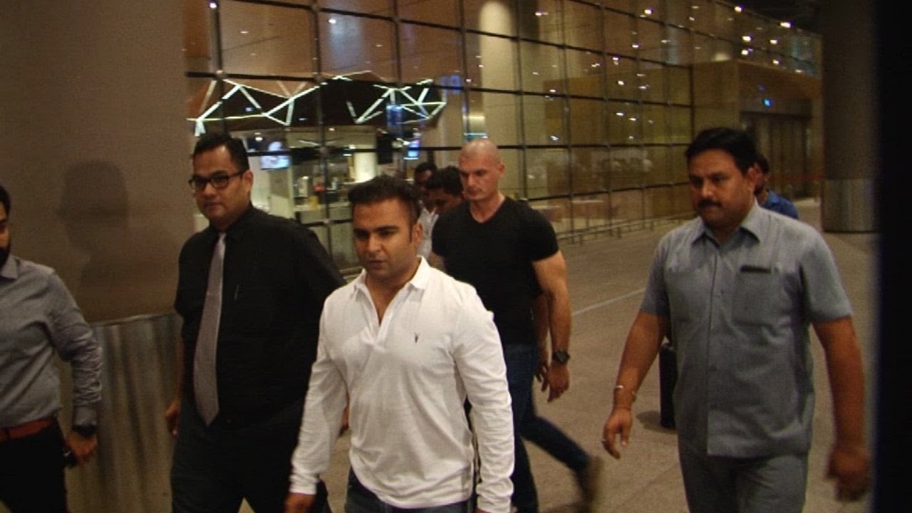 Sachin Joshi Return India After Taking Charge Of Kingfisher Villa Spotted  -  Bollywood News 2017